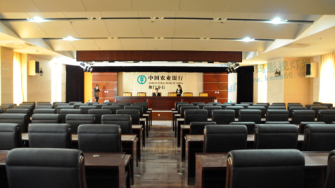 2026会议室灯光设计方案：把人照亮比照亮桌子更重要